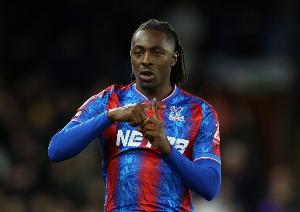 九游体育官方网站-埃泽18年接受采访时说：我是阿森纳的球迷，我喜欢亨利