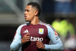 天空记者：雅各布-拉姆塞抵达纽卡，今晚体检&amp;即将签约