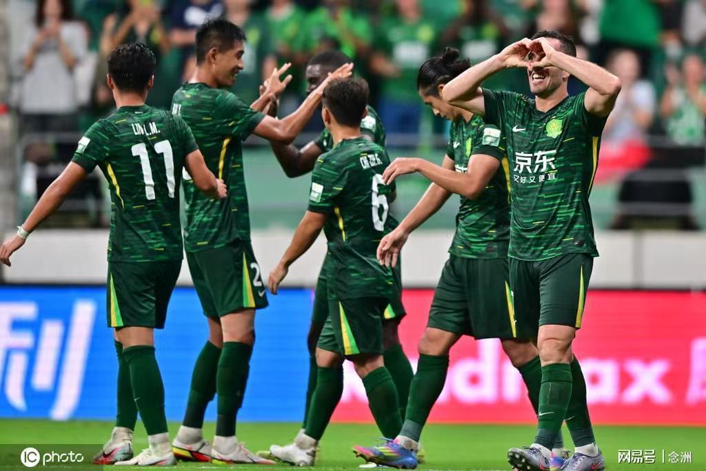 九游体育-95后东北女孩国安主场霸气求婚：北京爷们，我们结婚吧！点头啊