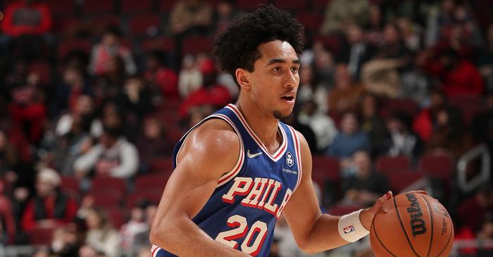 九游体育官方网站-复出参加训练营！麦凯恩：终于能真正投入训练和打球 我很兴奋