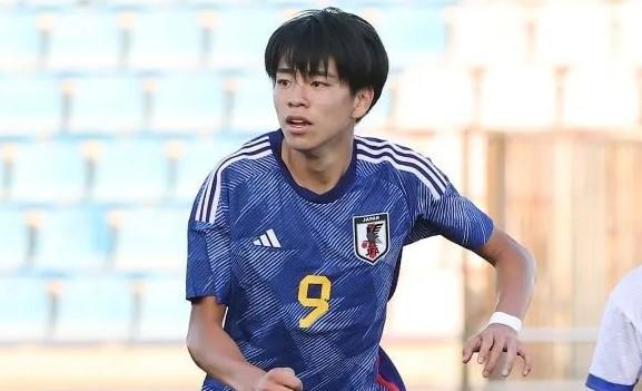 九游体育官方网站-日媒：女星今森茉耶出轨41岁演员，其男友是U20国脚道胁豊