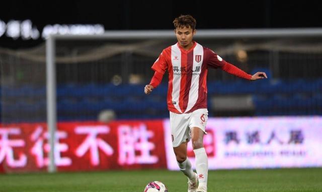 九游体育下载-蓉城悍将来沪就染红 鲁莽送礼申花仍“吴”计可施